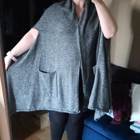 Lululemon wrap/poncho - Picture 3 of 4